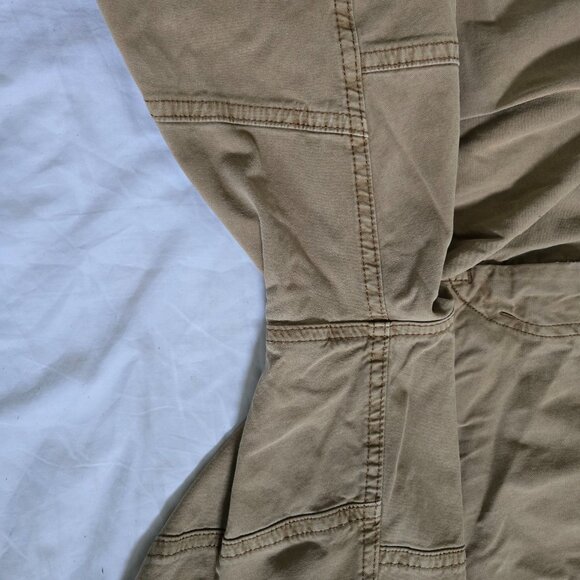 American Eagle Cargo Shorts, Tan Colour, Size 34 - Picture 4 of 6